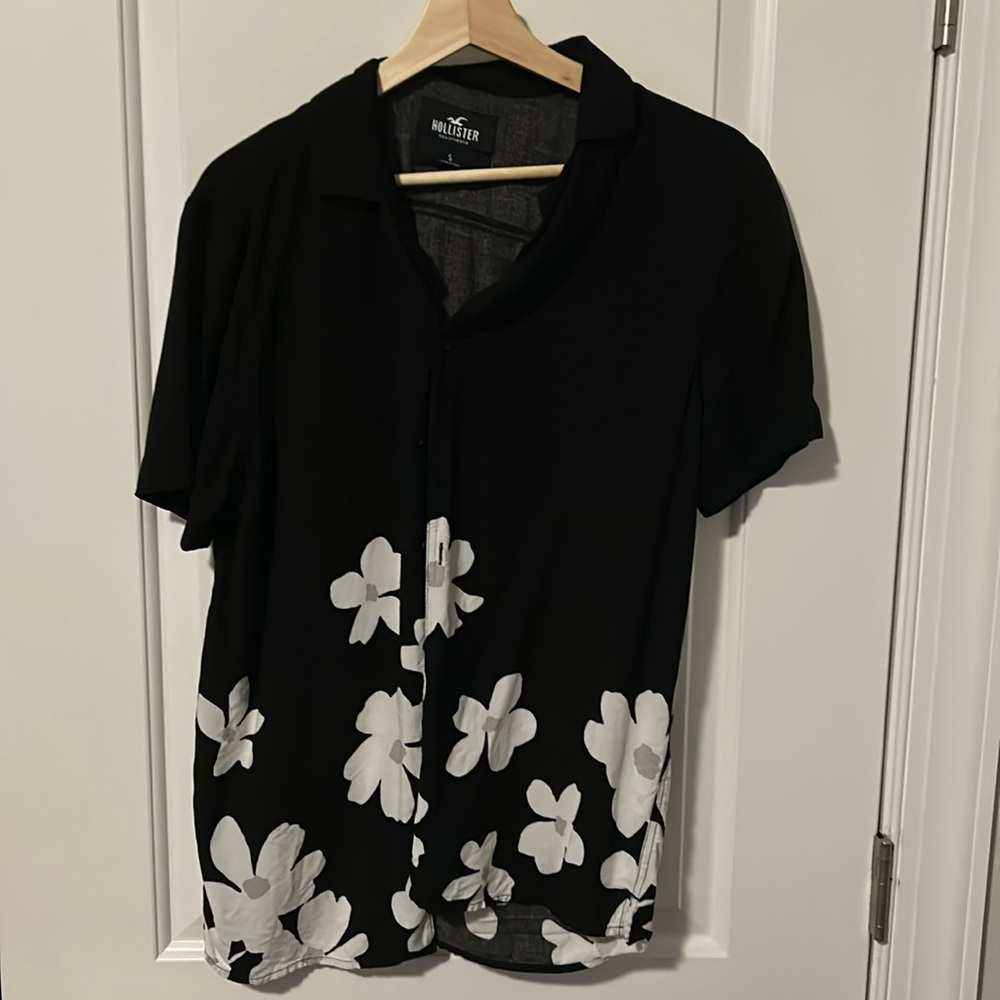 Hollister floral button down shirt